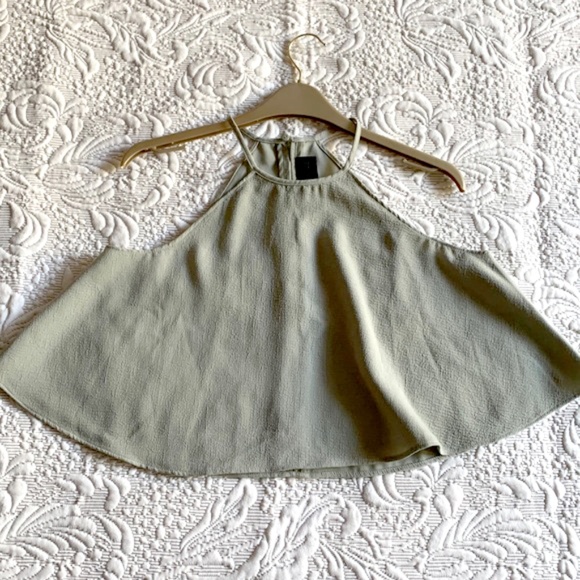 Kendall & Kylie Halter Crop Top - Picture 5 of 9